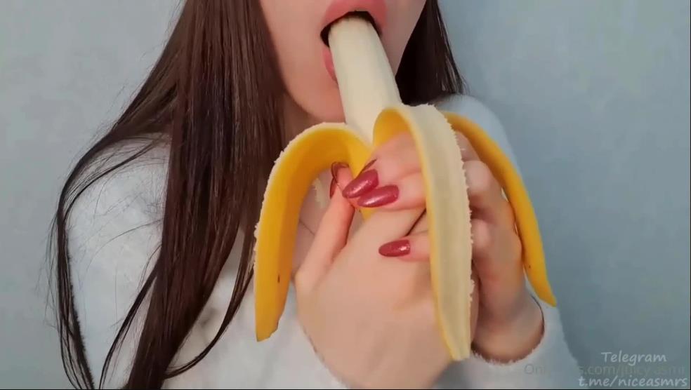 Juicy onlyfans ASMR福利吃香蕉