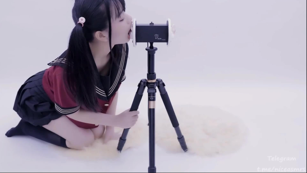 晓美会员ASMR 学生装舔耳2V(1)
